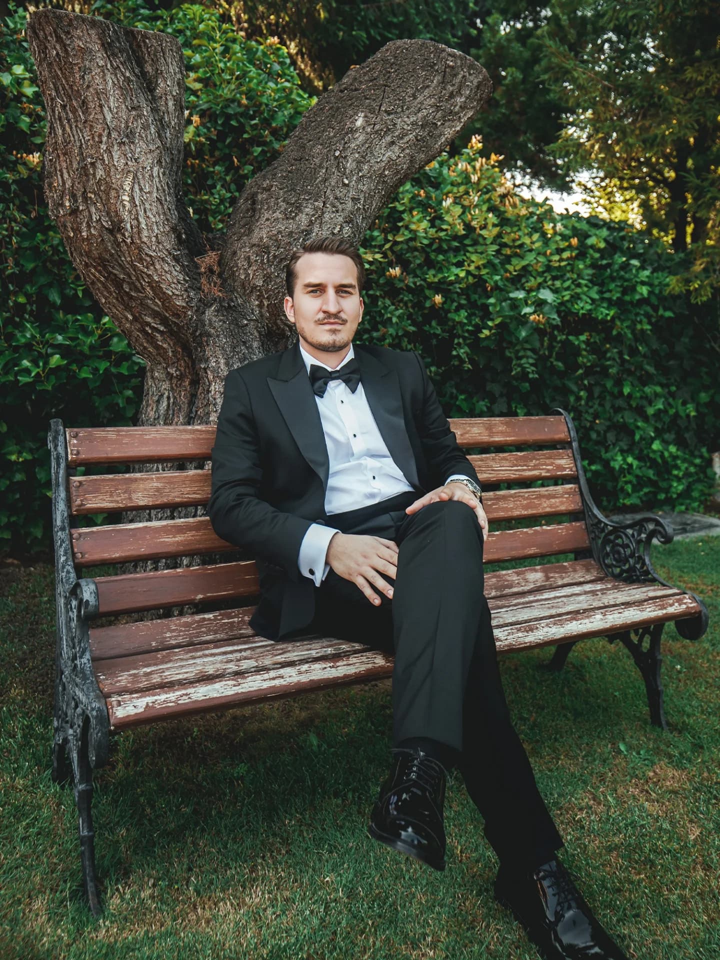 Bahçede damat portresi